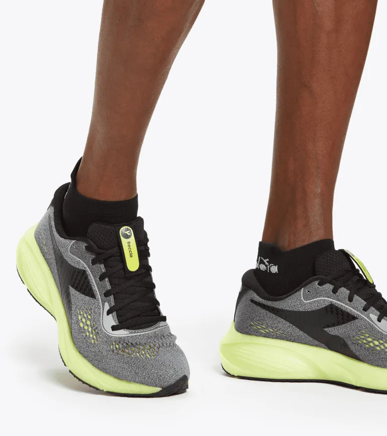 SCARPA DA RUNNING E FITNESS DA UOMO DIADORA FRECCIA GRIGIA GIALLA