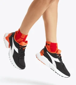 SCARPA DIADORA DA DONNA VIGORE W 101.178045 C9818 NERA - ARANCIO